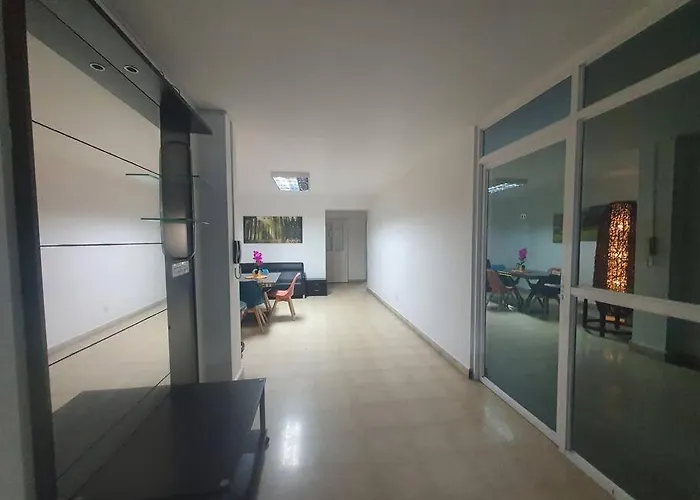 R-8 Amplio Apartamento En Zona Turistica.
